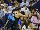Karolína Plíková se louí s diváky po prohraném tvrtfinále tenisového US Open.