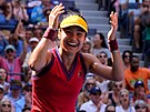 Britská tenistka Emma Raducanuová slaví postup do semifinále US Open.