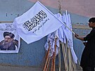Plakát s fotkou druhého nejvýznamnjího mue islamistického hnutí Tálibán...