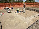Na ploe 6 krt 6 metr probh i standardn archeologick odkryv.
