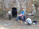 V lokalit Grotta Porcina se nachz etrusk nekropole, kter dominuje velk...