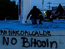 Vtina Salvadorc nesouhlas se zavedenm bitcoinu jako mny. ada z nich...