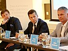 P�tice politik� se utkala v Brn� v p�edvolebn� debat�. Zleva Radek Holom��k...