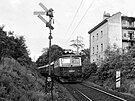 Lokomotiva E499.1010 míí se svým vlakem k praskému hlavnímu nádraí.  24. 5....