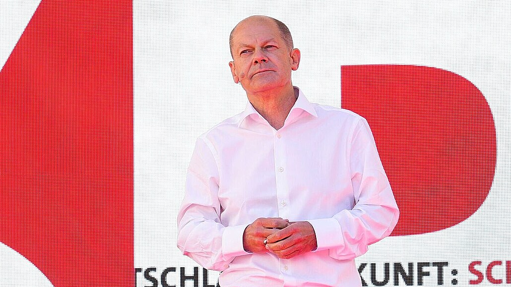 Lídr kandidátky SPD Olaf Scholz na volebním mítinku v Berlín (28. srpna 2021)