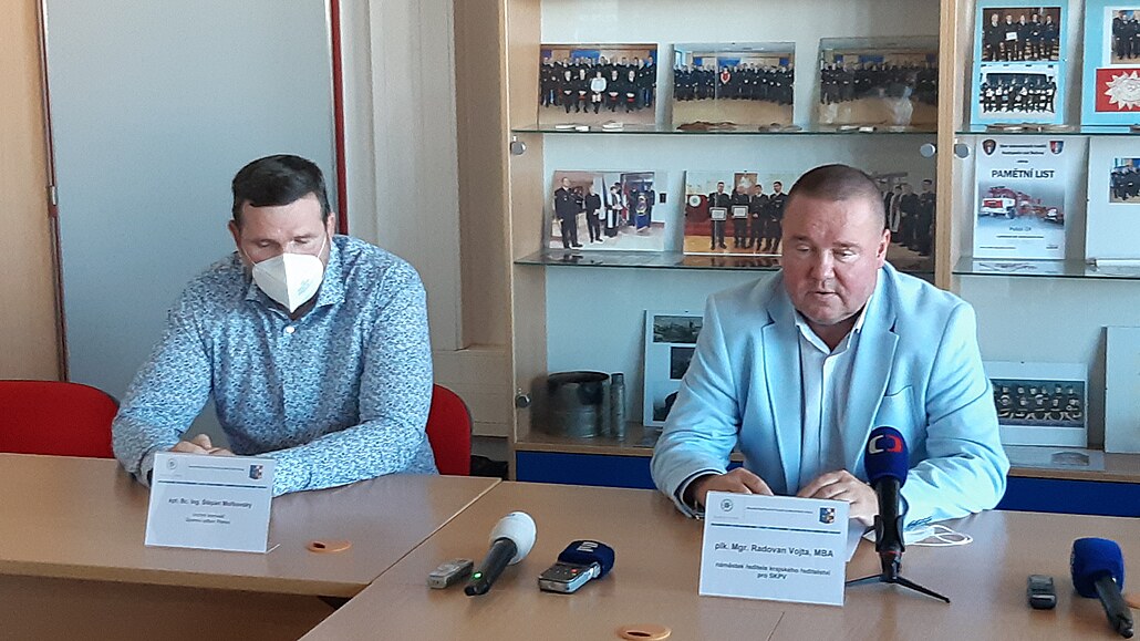 Nálož pod auto v Přerově nastražil recidivista, výbušninu zkoumají experti