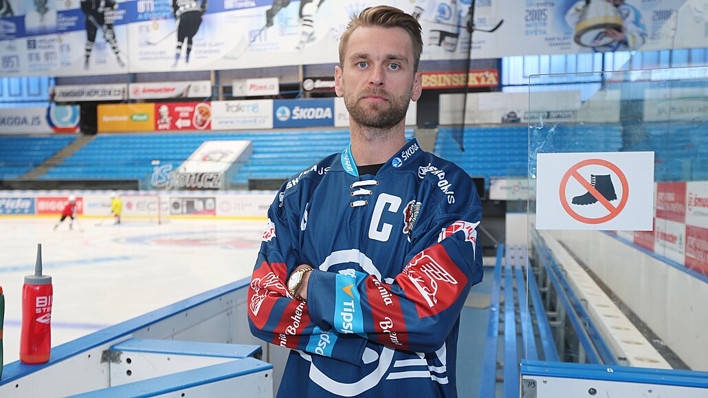 Nový kapitán Plzn� Jakub Kindl p�edstavil dres pro nadcházející sezónu.
