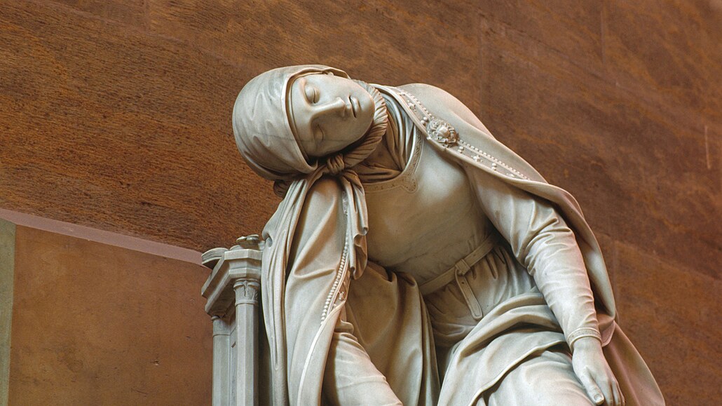 Muednice a patronka sv. Ludmila  mramorová socha v katedrále sv. Víta. Byl to...