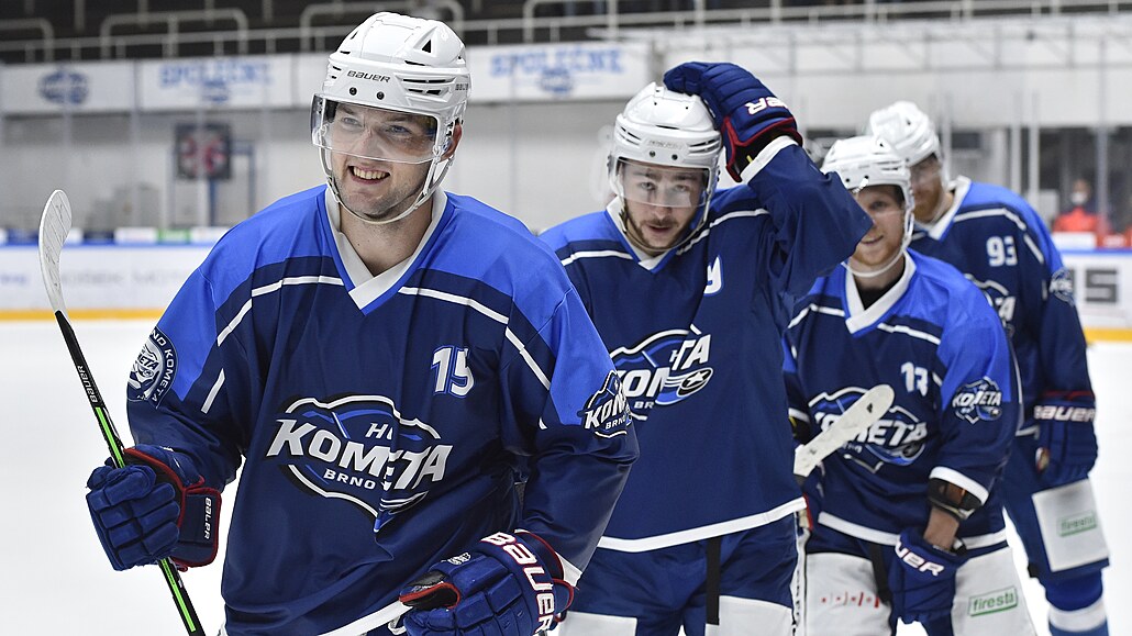 Brn�n�tí hokejisté (zleva) Tomá� �oustal, Silvester Kusko, Michal Kri�tof a...