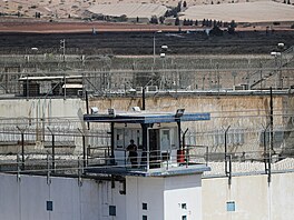 Z p�ísn� st�e�ené v�znice Gilboa v severním Izraeli uprchlo �est palestinských...