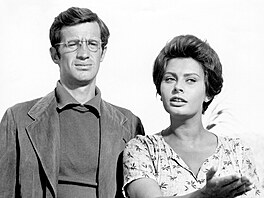 Jean-Paul Belmondo a Sophia Loren ve filmu Horalka