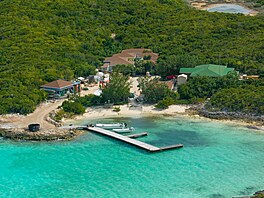 Ostrov Little Halls Pond Cay je dostupný pouze po moi i helikoptérou. Má...