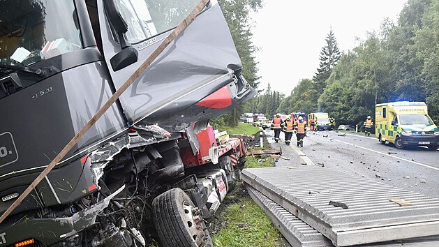 Dopravní nehoda na silnici I/6 u odbočky na Olšová Vrata. (31. srpna 2021)