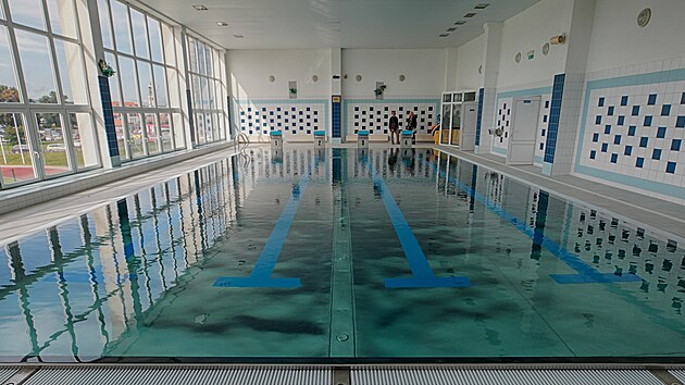 Rekonstrukci bazénu dokončili v ostrovské ZŠ Masarykova (1. ZŠ).