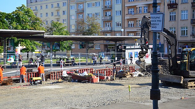 Rekonstrukce centrální zastávky autobusů městské hromadné dopravy Tržnice v Karlových Varech.