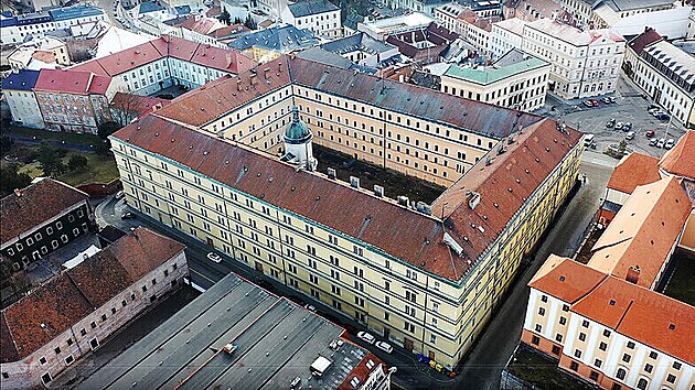 ad pro zastupovn sttu ve vcech majetkovch zahjil 1. z historicky nejvt prodej nemovitosti na zem Moravy. Jedn se o jedinen arel Hanckch kasren v Olomouci.