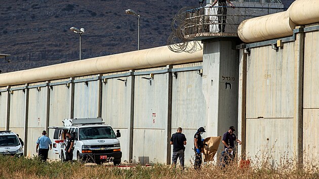 Z psn steen vznice Gilboa v severnm Izraeli uprchlo est palestinskch vz. Policist prohledvaj okol vznice. (6. z 2021)