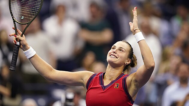 Běloruska Aryna Sabalenková slaví postup do semifinále tenisového turnaje US Open.