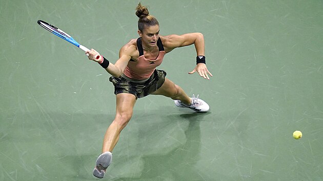 eck tenistka Maria Sakkariov se natahuje po mku ve tvrtfinle US Open.