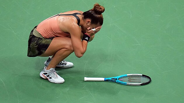 ekyn Maria Sakkariov se raduje z postupu do semifinle na tenisovm US Open.
