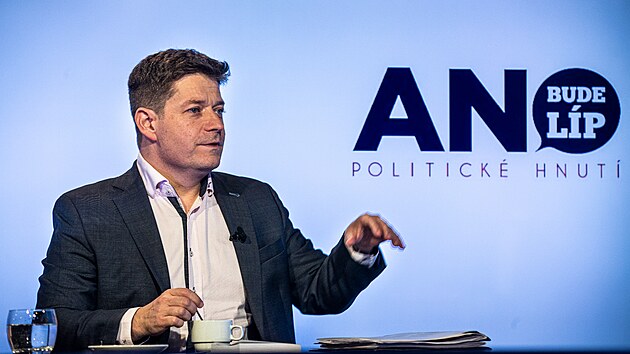 Poslanec Patrik Nacher, kter kandiduje v Praze za ANO hostem poadu Rozstel. (6. z 2021)