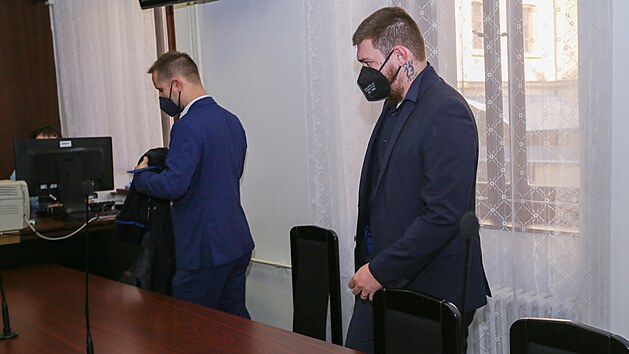 Krajsk soud v Plzni poslal estadvacetiletho Luke Novka z Karlovarska na 20 let do vzen, jak navrhoval sttn zstupce. (8. z 2021)