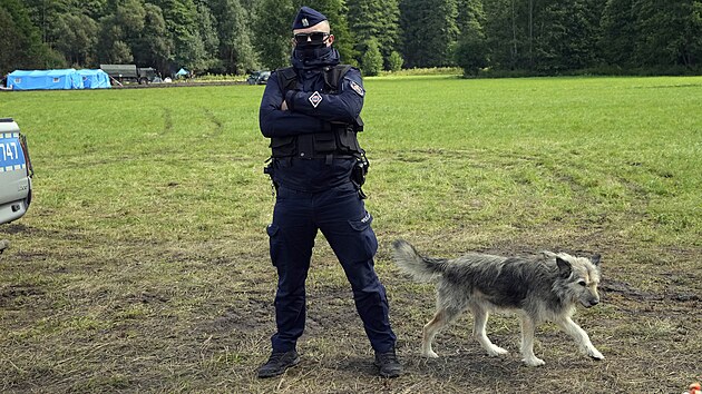 Polsk pohranin str hld polsko-blorusk hranice v oblasti Usnarz Gorny. (1. z 2021)