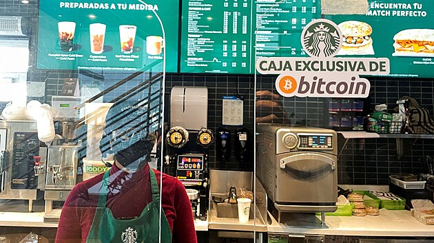 V prbhu dne se vldn penenka objevila pouze v nkolika obchodech a bitcoin pijmaly jen velk firmy jako Starbucks i McDonalds. (8. z 2021)