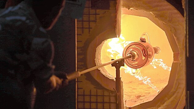 Výroba ve sklárn� v Lindav�