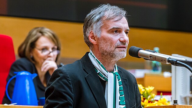 P��mluvce. Na pra�sk�m zastupitelstvu v roce 2016 vystoupil i herec Ivan Trojan.