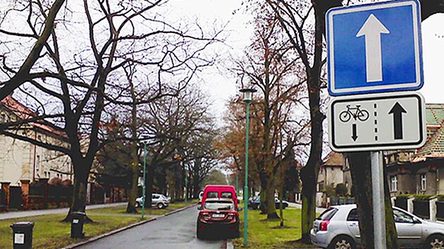 Za vyobrazenou dopravn znakou se mete jako idi motorovho vozidla setkat