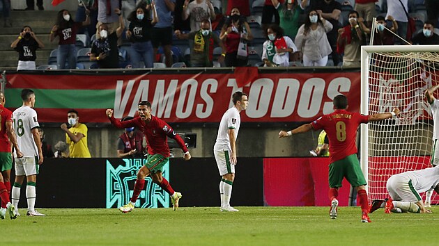 Portugalsk tonk Cristiano Ronaldo vyrovnal v kvalifikanm duelu proti Irsku. Vzpt duel otoil.