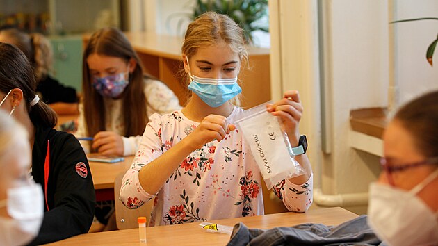 Nový školní rok začal hromadným testováním na onemocnění covid-19 i v jihlavské základní škole Otokara Březiny.