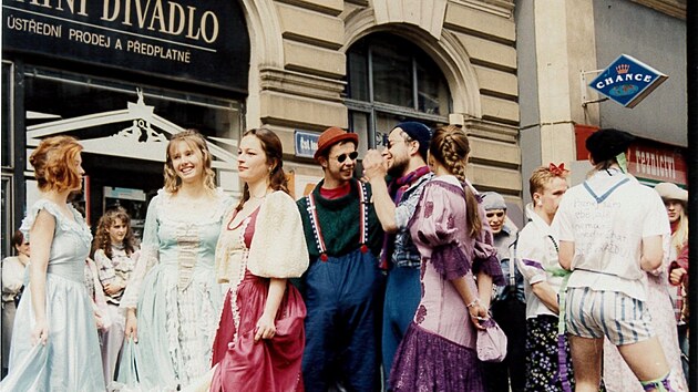 Studenti Ostravské univerzity na prvním majálesu v roce 1994.