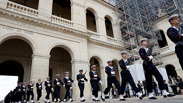 Francouzská armáda přichází na oficiální rozloučení s Jeanem-Paulem Belmondem (9. září 2021).