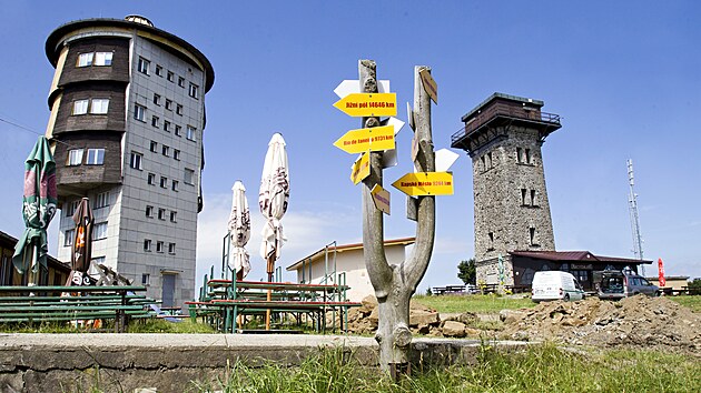 Z vrcholu erchov v eskm lese zmizely chtrajc vojensk budovy. Zbyla pouze jedna, kterou msto Domalice pebuduje na zzem pro turisty.