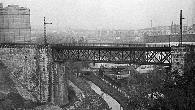 Pvodn most TKPE pes Rokytku v Libni, 4. 11. 1967
GPS: 50.1086144N, 14.4809989E