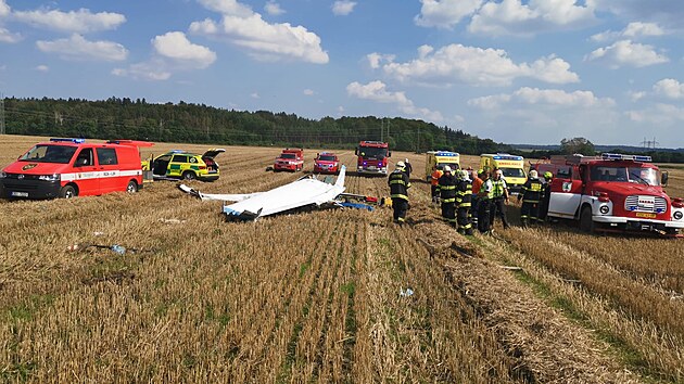 U iliny na Kladensku se 4. z 2021 ztilo do pole mal letadlo. Pi nehod na mst zemeli dva lid, byli zaklnn v letadle.