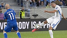 Slovenský útoník Ivan Schranz dává gól v utkání proti Kypru.