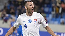 Slovenský útoník Ivan Schranz slaví gól v utkání proti Kypru.