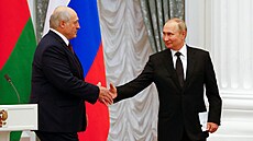 Ruský prezident Vladimir Putin a běloruský vůdce Alexandr Lukašenko se v Moskvě...