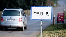 Rakouská vesnice zmnila název z Fucking na Fugging, pestali sem jezdit...