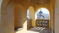 Gloriet v Rové zahrad dínského zámku se adí mezi vrcholné stavby rané barokní tvorby u nás.