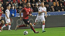 eský útoník Martin Doleal hledí na mí.