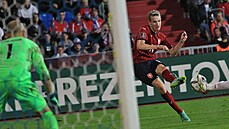 Jakub Jankto st��l� v duelu s B�loruskem.