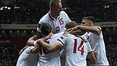 Radost polských fotbalist� v zápase s Albánií.