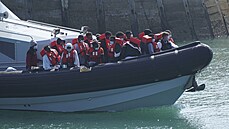 Migranti mí�í p�es Laman�ský pr�liv do Británie. (5. zá�í 2021)