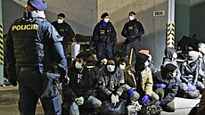 Jihomorav�tí celníci zadr�eli na dálnici D2 u Podivína na B�eclavsku kamion s...