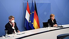 N�mecká kanclé�ka Angela Merkelová a její poradce Jan Hecker (5. kv�tna 2021)
