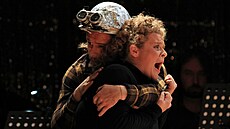 Ostravské divadlo Petra Bezru�e uvádí novou hru �pinarka. Role slavné zp�va�ky...